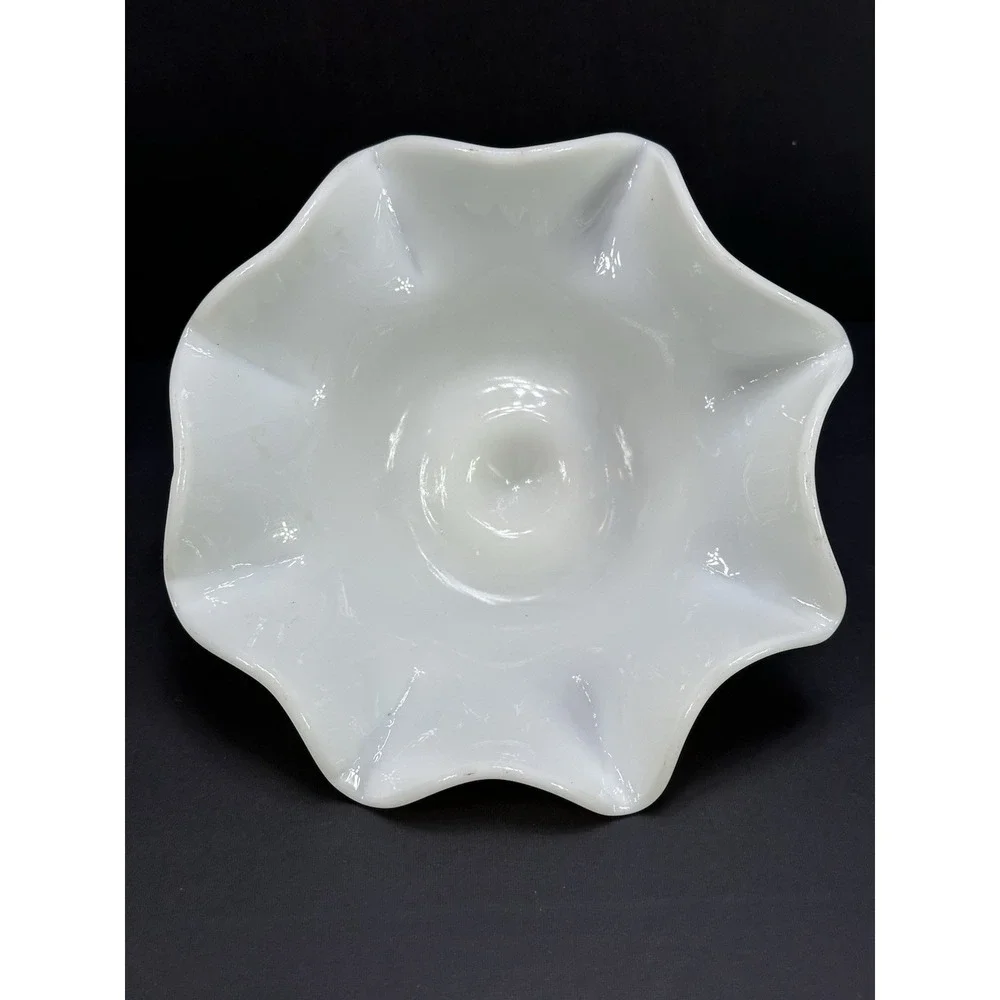 Antique‎ Vintage Victorian Milk Glass Oil Lamp Smoke Bell 6